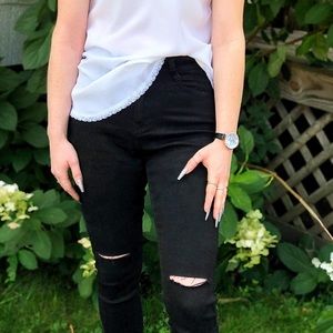 Black distressed skinny jeans
